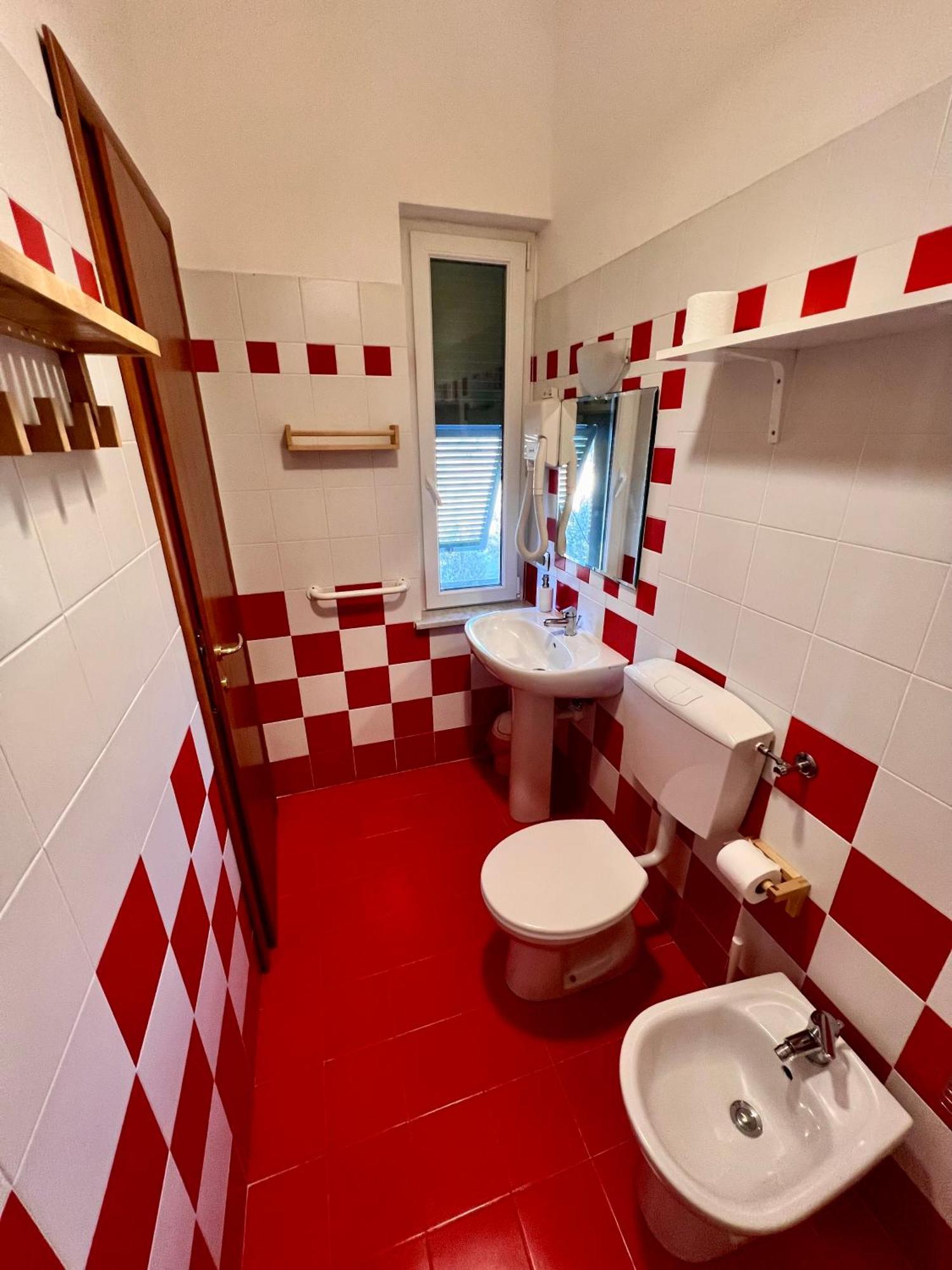 La Casa Rosa Hotel Borghetto di Vara Ngoại thất bức ảnh