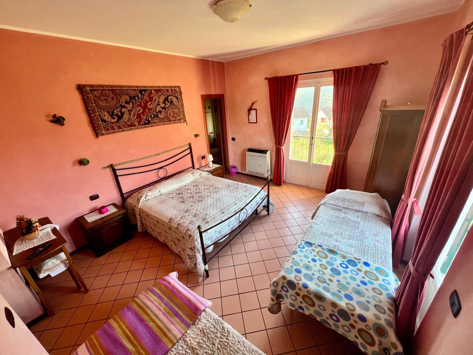 La Casa Rosa Hotel Borghetto di Vara Ngoại thất bức ảnh