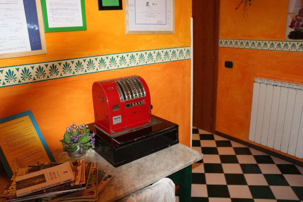 La Casa Rosa Hotel Borghetto di Vara Ngoại thất bức ảnh